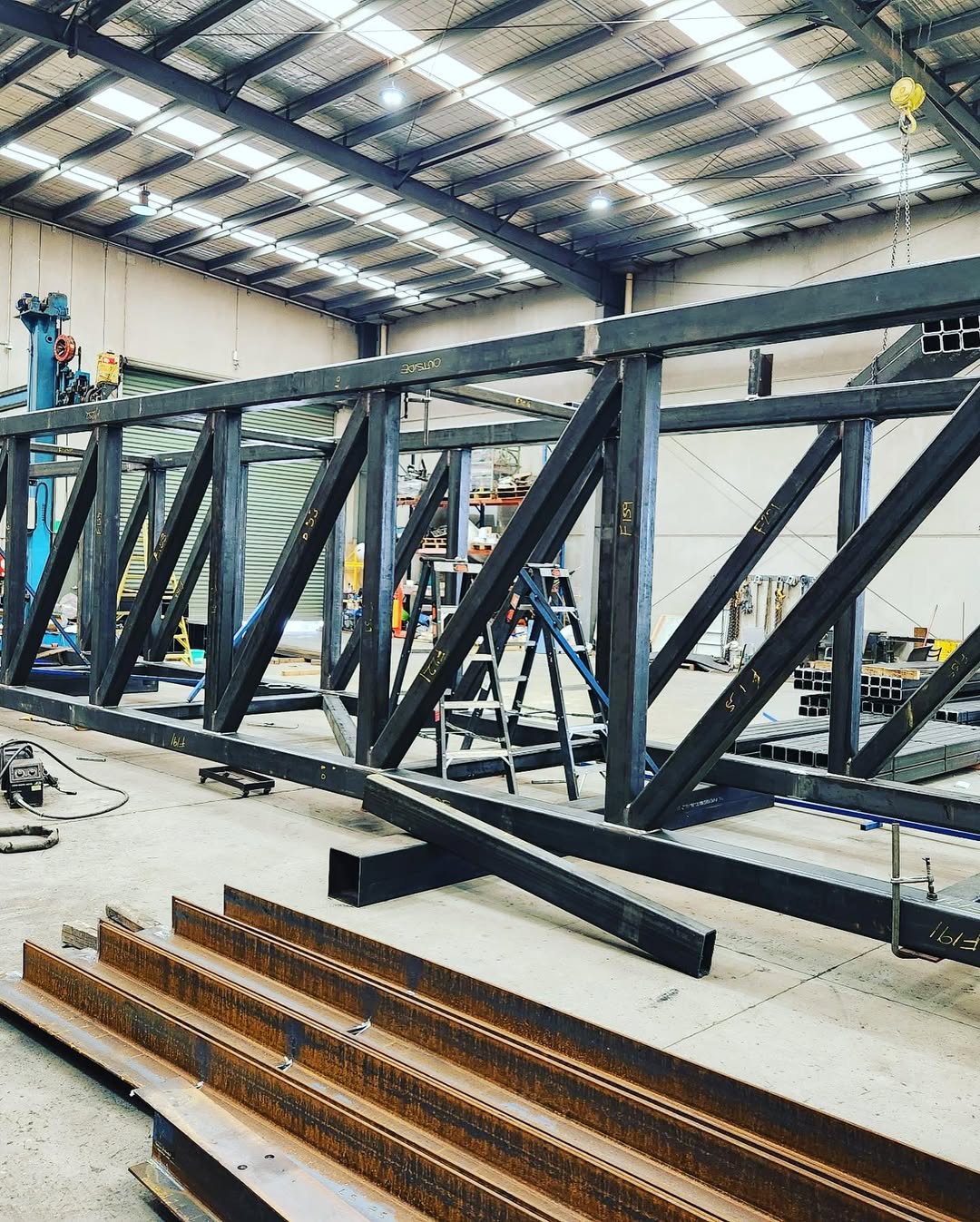 Latrobe University lift shaft — 7t, 15m, oversize transport
